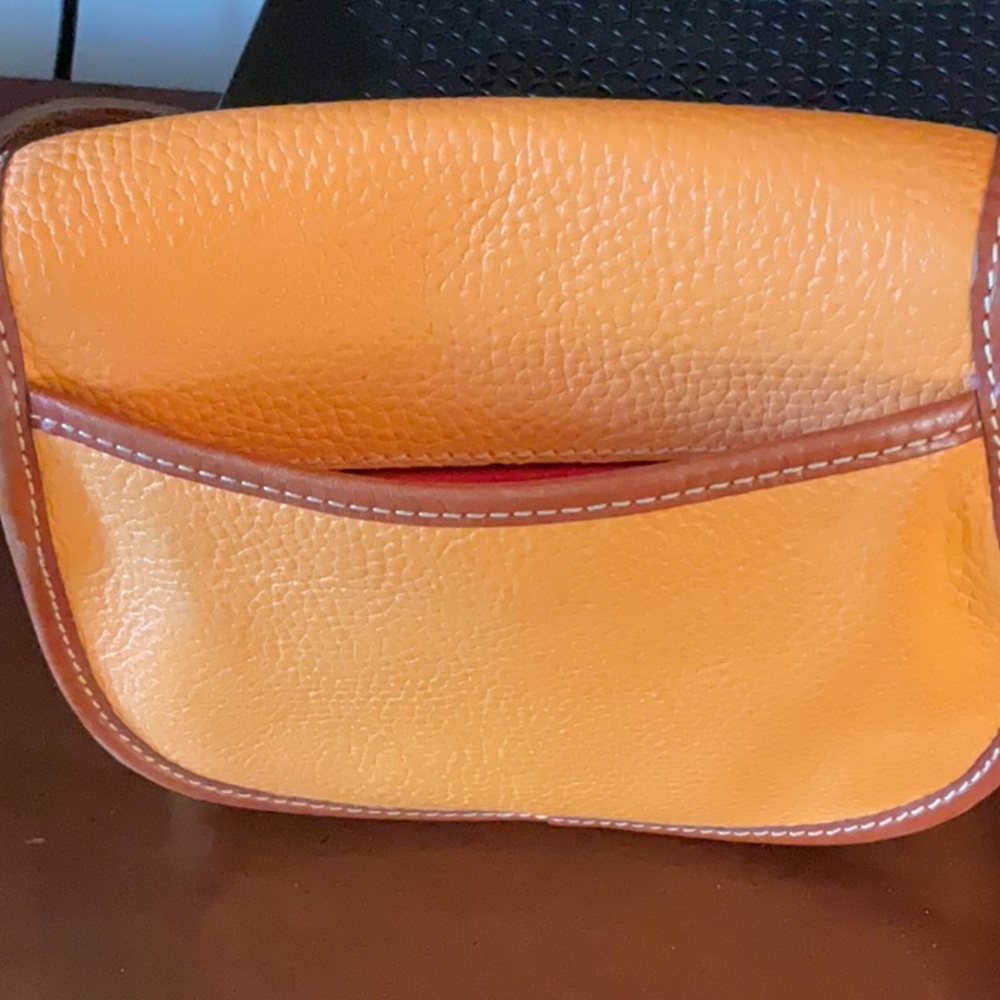 Dooney & Bourke Hallie crossbody bag. - Picture 3 of 5